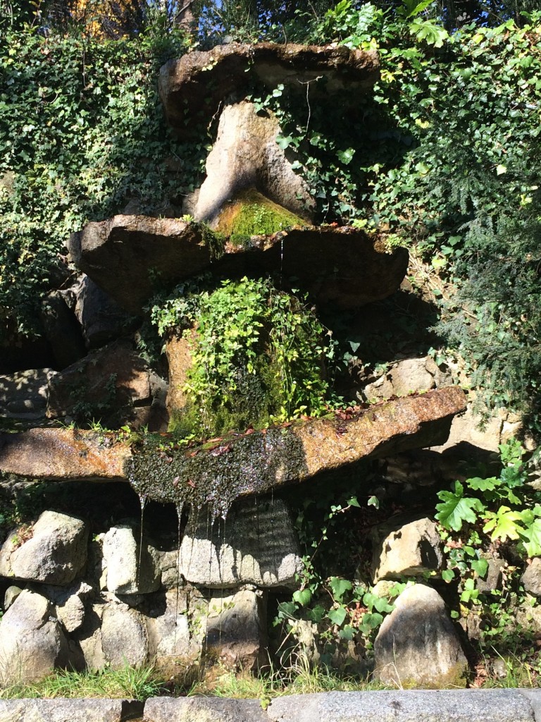 Curiosa fonte nos jardins do Palácio de Cristal